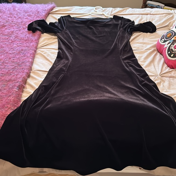 Ladies Lands End Black Velvet Fit and Flare Dress.  Size XS ( 2-4) - Picture 3 of 4